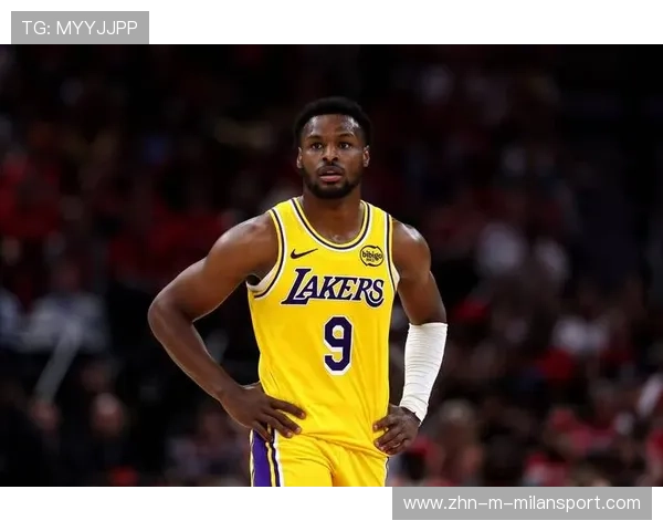 布朗尼·詹姆斯在NBA的第三个赛季报告：他已经成为了联盟顶级的侧翼3D