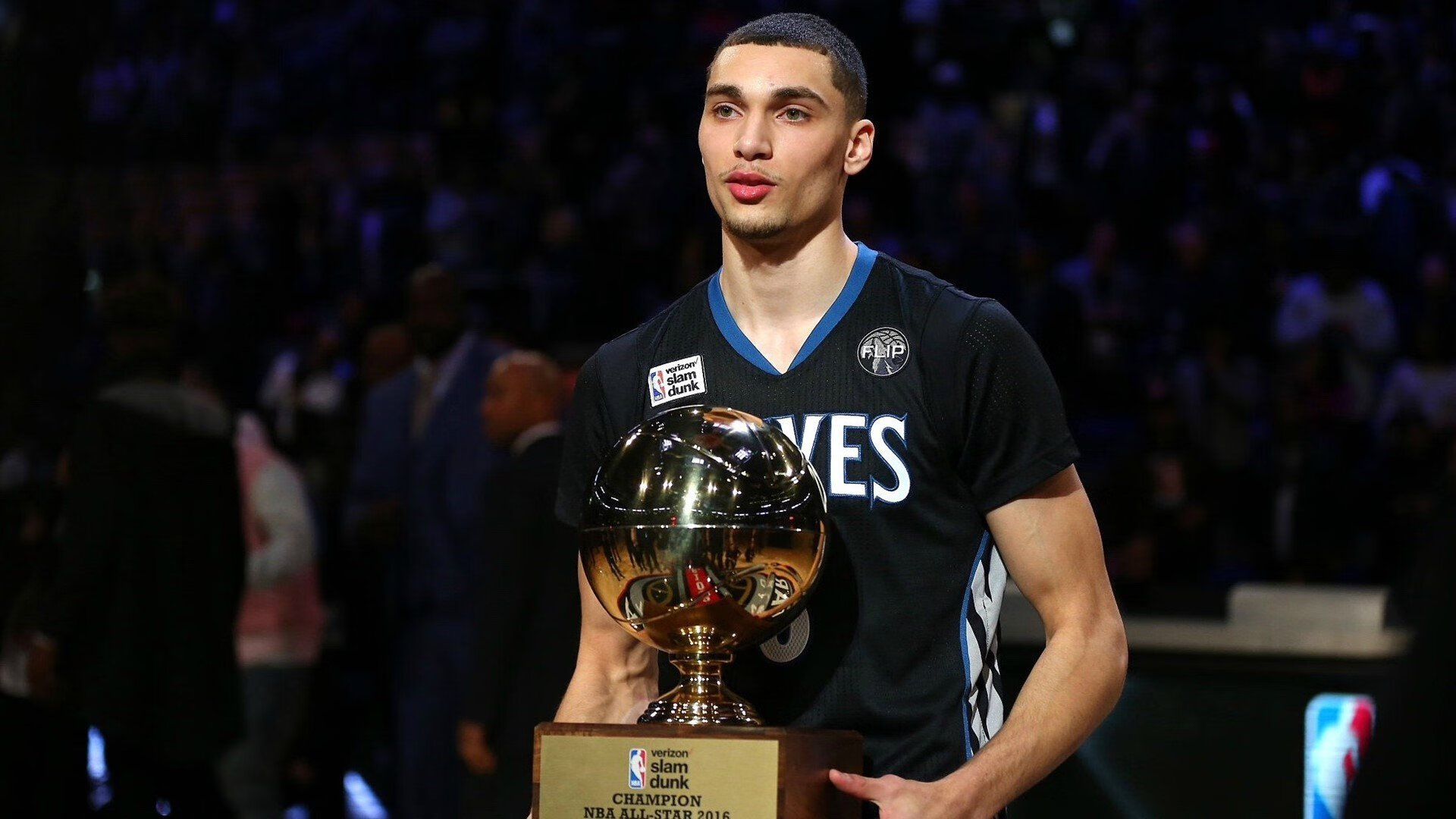 52次解围!头槌制胜!申花争冠关键战:麦麦提江,又造中超名场面